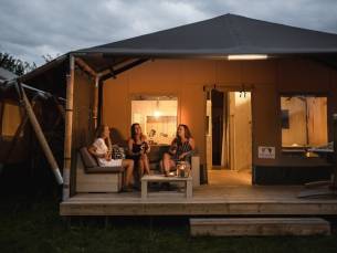 Fraaie 8-persoons Safaritent op park in Voorthuizen Veluwe