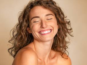 Microneedling- of cryo-facialbehandeling + evt. HIFU-behandeling