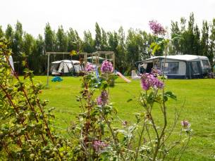 Kampeerplaats 13 met priv&eacute; sanitair