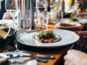 OP=OP! ⚡ Geniet van een 4*-verblijf in een voetbalstadion en ontdek de prachtige omgeving van Zuid-Limburg incl. ontbijt + hoofdgerecht