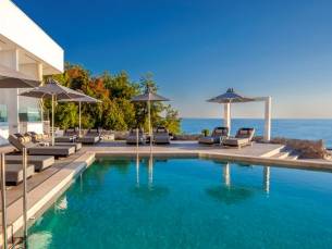 Akrotiri Olympus Luxury Suites