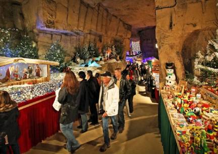 Bezoek de kerstmarkten in het schilderachtige Limburgse heuvelland incl. ontbijt, 3-gangen wilddiner en GRATIS parkeren!