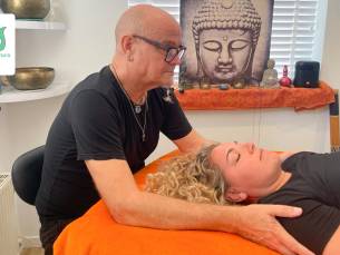1 of 2 Cranio-Sacraalbehandeling(en) + evt. massage of rood licht-therapie