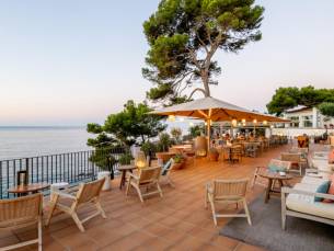 Geniet in een 4*-hotel met zwembad, op loopafstand van het strand in Girona incl. ontbijt