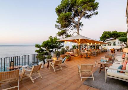Geniet in een 4*-hotel met zwembad, op loopafstand van het strand in Girona incl. ontbijt
