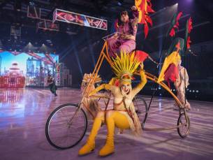 Laat je meevoeren naar een kleurrijke ijswereld tijdens HOLIDAY ON ICE in Maastricht! ❄ Incl. 4*-hotel, ontbijt en entree!