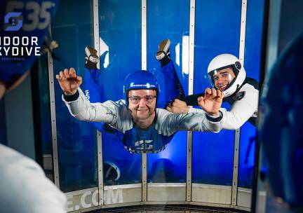 2 of 5 flights indoor skydiven bij Indoor Skydive Roosendaal