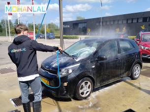 Wasbeurt bij MOHANLALTankstation Carwash Sliedrecht