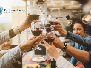 Wijnproeverij bij jou thuis + fles wijn (4, 6 of 8 personen)