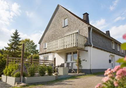 Gerenoveerde groepsaccommodatie voor 14 personen op 200 meter van de piste | Neuastenbergerstrasse 4 - Neuastenberg