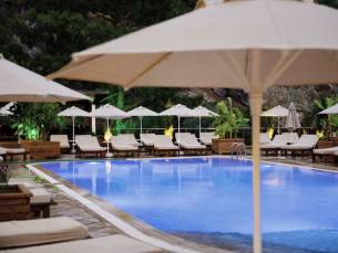 Manaspark Deluxe Hotel
