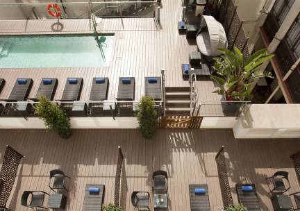 Luxe 4*-hotel in Barcelona met zwembad incl. vlucht & ontbijt