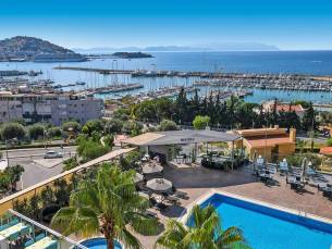 Marina Suites