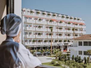 8 daagse vliegvakantie naar Flower Hotels en Resorts in golem, albanie