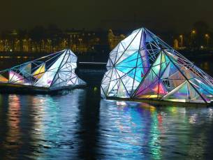 Verblijf in een SUPERMODERN 4*-hotel bij Amsterdam, incl. ontbijt én LUXE rondvaart langs het Amsterdam Light Festival