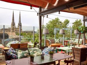 ???? Luxe Stedentrip naar Bordeaux! Vlucht & verblijf in stijlvol & LUXE boetiekhotel met adembenemende rooftopbar + uitzicht over de stad!