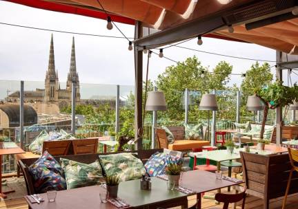 ???? Luxe Stedentrip naar Bordeaux! Vlucht & verblijf in stijlvol & LUXE boetiekhotel met adembenemende rooftopbar + uitzicht over de stad!