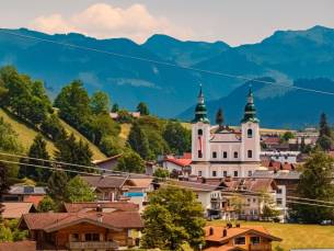 MEGA STUNT! ⚡️ SFEERVOL familiehotel in prachtige natuur van de Kitzb&uuml;heler Alpen incl. ontbijt, 3-gangendiner & GRATIS parkeren!