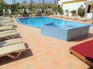 Hotel Oasis Beach Club