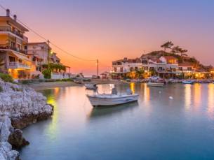 Zon, zee en Samos Bay! Geniet van de Griekse schoonheid incl. vlucht, huurauto, kamer met zeezicht, ontbijt en GRATIS parkeren!