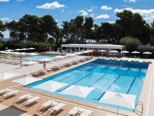 Geniet van een heerlijke zonvakantie in een 4*-resort in Puglia met 2 zwembadden, priv&eacute;strand & o.b.v. volpension