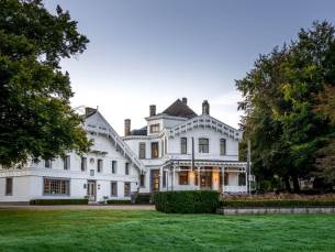FLASHDEAL! ⚡️Uniek overnachten op elegant 4*-landgoed met kasteelalluren in de Voerstreek net over de Belgische grens! Incl. ontbijt of o.b.v. halfpension!