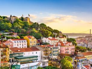 Waarom kiezen? Fly & Train combinatie van het bruisende Lissabon naar het strand van Albufeira incl. vlucht, ontbijt & treinreis