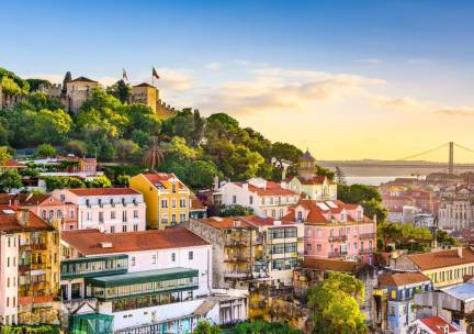 Waarom kiezen? Fly & Train combinatie van het bruisende Lissabon naar het strand van Albufeira incl. vlucht, ontbijt & treinreis