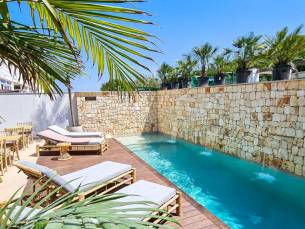 S'Estancia Suites