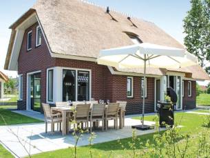 Vakantiepark Idskenhuizen vakantievilla voor 8 personen aan het water