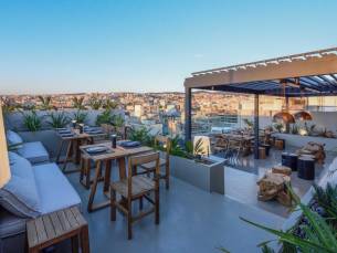 LUXE 5*-hotel in Thessaloniki met een ROOFTOP zwembad en bar incl. vlucht en ontbijt
