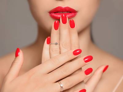 Manicurebehandeling + gellak (60 min)