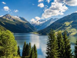 Geniet van een all-inclusive vakantie met gratis wellness in de bergen van Imst incl. tour door de rozentuin, panoramisch bustour en hike tours