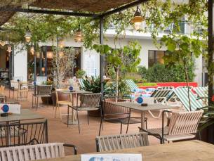 AQUA Hotel Bertran Park - logies & ontbijt
