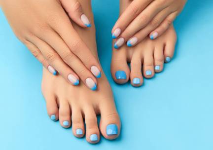 Manicure- of pedicurebehandeling + evt. gellak (30 of 45 min)
