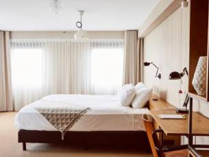 Moderne feelgood sfeer omringd door een sprankelende skyline