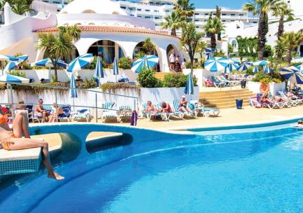 Zonvakantie in een LUXE 5*-hotel met SKYBAR & direct aan het strand in Albufeira incl. vlucht en optioneel ontbijt, halfpension of all-inclusive
