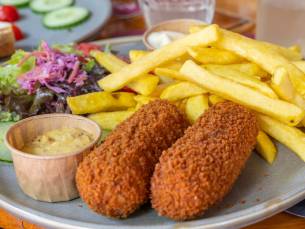 Patat met saus + snack + milkshake of frisdrank naar keuze voor 1, 2 of 4 personen