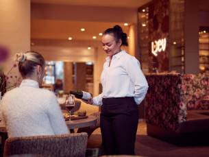 Luxe 4*-Van der Valk Gorinchem incl. ontbijt, 3-gangen filmdiner, VUE bioscoopkaartje + borrelgarnituur & GRATIS toegang casino + hapjes & drankjes!