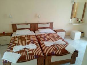 Leonidas Hotel & Studio's