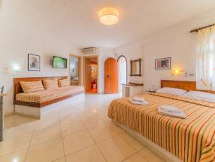 Fly & Go Kastro Studios & Apartments