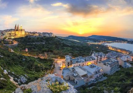Verblijf in het hart van St. Julians op Malta incl. vlucht, transfer & ontbijt