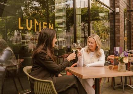 Proef de sfeer van Eindhoven! MODERN & LUXE 4*-designhotel in hartje centrum incl. ontbijt &eacute;n culinair 3-gangendiner!