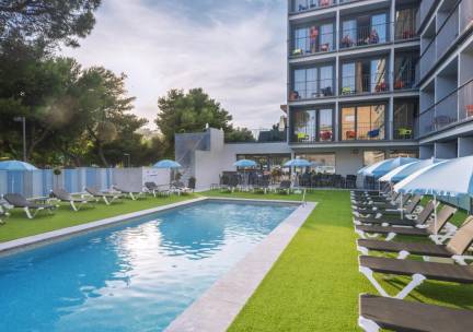 Heerlijke reis naar Tossa de Mar in een 4*-hotel met dakterras en nabij het strand! Incl. vlucht en ontbijt of o.b.v. halfpension