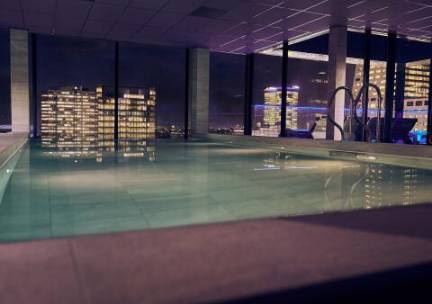 Modern design hotel naast het centraal station