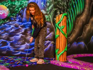 18-holes GlowGolf + drankje naar keuze