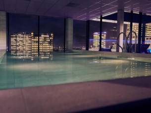 Modern design hotel naast het centraal station