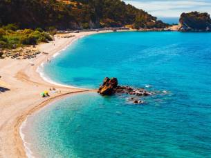 Stijlvol hotel met ZWEMBAD op het prachtige eiland Samos incl. ontbijt, vlucht, huurauto en GRATIS parkeren!