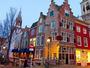 STUNT! ⚡ Verblijf in een monumentaal grachtenpand in het hart van Delft incl. ontbijt