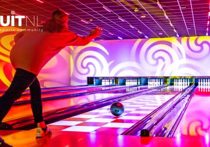 Bowlen voor 2 tot 6 personen (1 uur) + bittergarnituur (12 stuks)